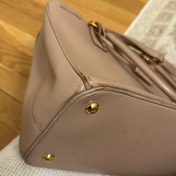 Prada Saffiano Lux Tote in Cammeo. - Picture 14 of 15